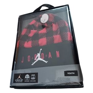 NWT JORDAN BUFFALO PLAID BOYS HAT GLOVE BOXED SET YOUTH SIZE